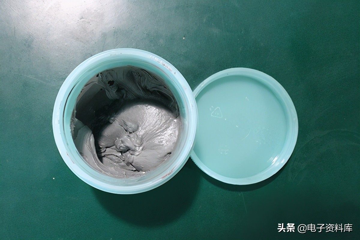PCB组装（PCBA）：4个步骤和所需的相关机器